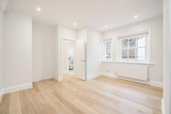 Interior - East London Riverside Retreat (London)