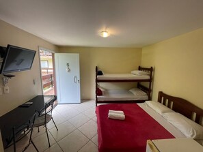 Habitación cuádruple estándar, vistas al jardín | Baño