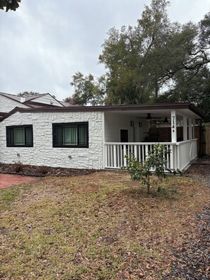 Exterior - Cozy 1-bedroom 2 miles from downtown Pensacola. (Pensacola)