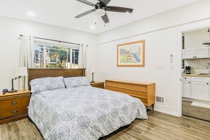 Room - Cozy 1-bedroom 2 miles from downtown Pensacola. (Pensacola)