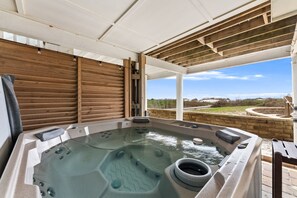 Bañera de hidromasaje al aire libre