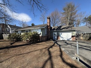 Exterior - Just Ducky: Lake Front, Easy Access to Boston, Mobility Friendly (Wilmington)