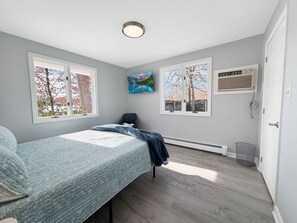 2 bedrooms, desk, iron/ironing board, travel cot