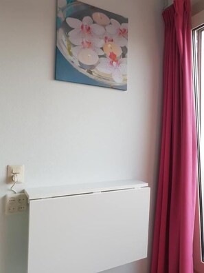 Habitación doble Deluxe, balcón, vista al jardín | Interior