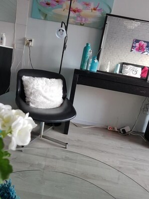 Habitación doble Deluxe, balcón, vista al jardín | Interior