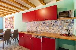 Refrigerador, microondas, parrilla de estufa y lavavajillas 