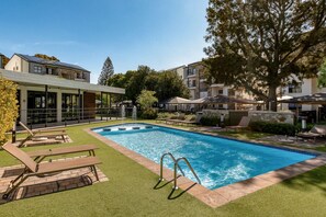 Pool - UniqueStay The Jade Apartment, Paardevlei Estate, Somerset West (Cape Town)