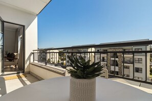 Property grounds - UniqueStay The Jade Apartment, Paardevlei Estate, Somerset West (Cape Town)