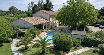 Mas des Trois V â Vue Vignes & Ventoux â GĂźte de Charme Premium 2 Ă 4 Adultes