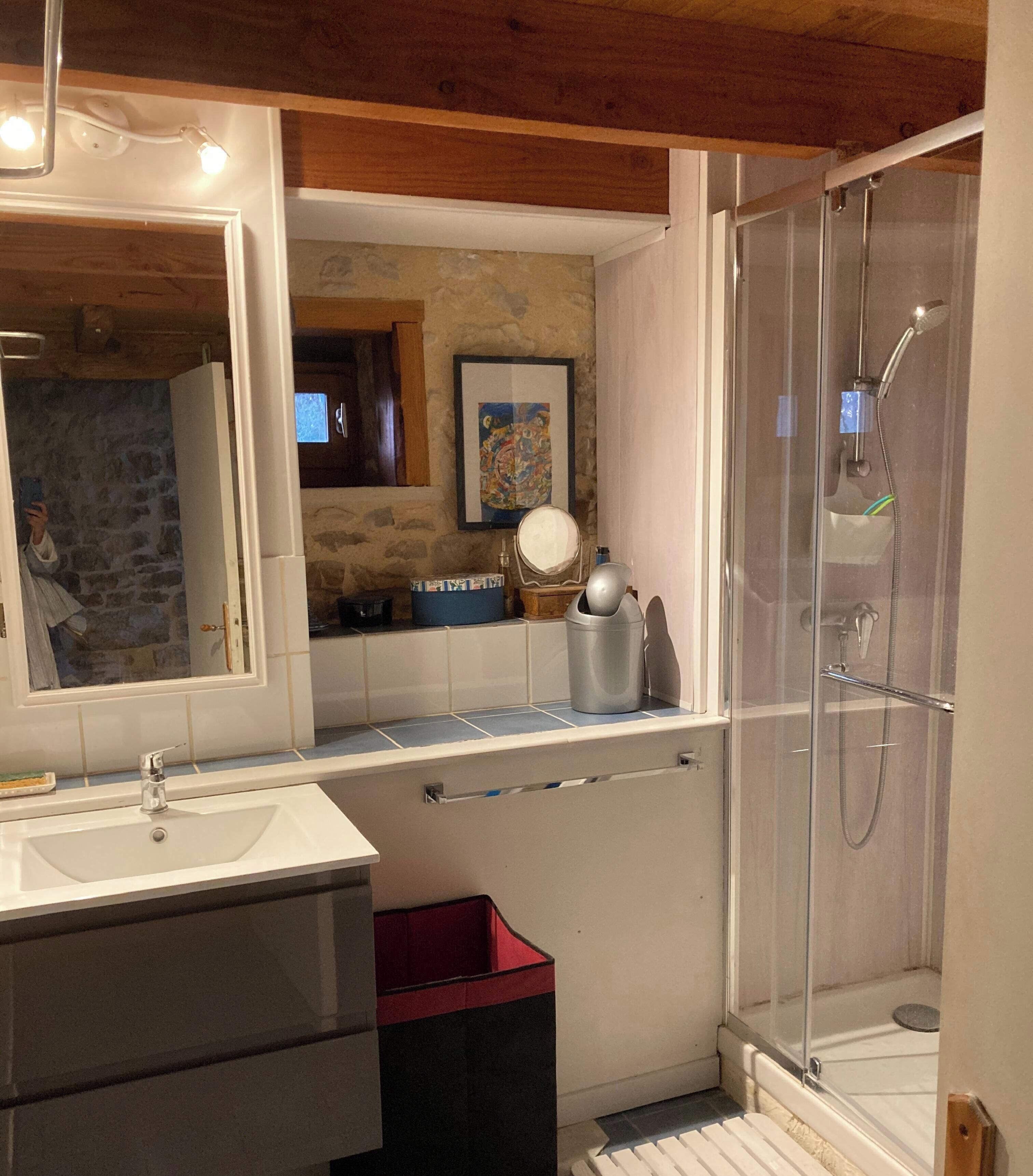 Dusche, Haartrockner, Toilettenpapier