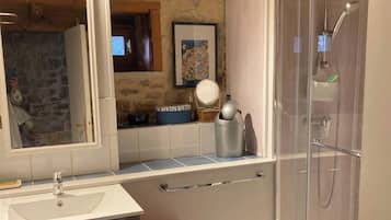Dusche, Haartrockner, Toilettenpapier
