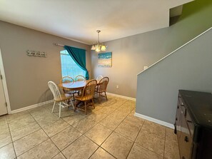 Dining - The Sandy Stoop (Mexico Beach)