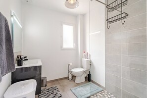 Hair dryer, towels, soap, toilet paper - A relaxing break in the countryside, 5 minutes from the sea (Martigues)