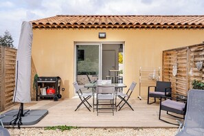 Outdoor dining - A relaxing break in the countryside, 5 minutes from the sea (Martigues)