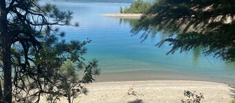 Escape to your private lake Roosevelt retreat in Gifford WA