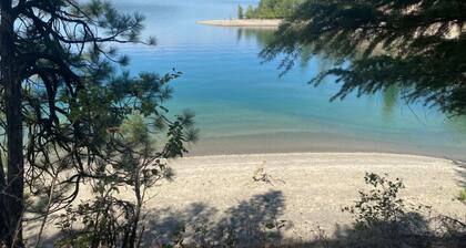 Escape to your private lake Roosevelt retreat in Gifford WA