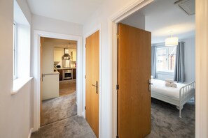 3 makuuhuonetta, silitysrauta/-lauta, ilmainen Wi-Fi, vuodevaatteet