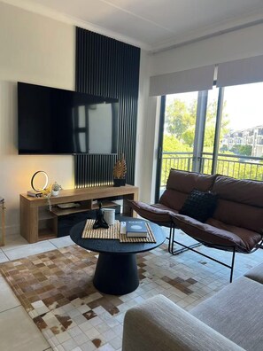 TV - The Jade , Serene 1-bedroom apartment in perfect Somerset West location (Somerset West)