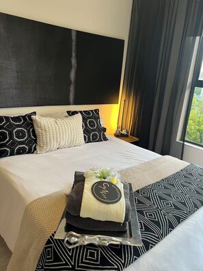 1 bedroom, iron/ironing board, Internet, bed sheets - The Jade , Serene 1-bedroom apartment in perfect Somerset West location (Somerset West)