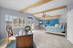 Room - Naples Pool Retreat l Mini Putt + Private Yard (Naples)