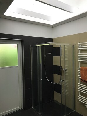 Bathroom - Vrbo Property (Jena)