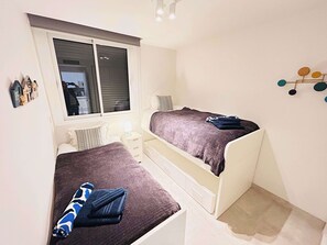 2 bedrooms, iron/ironing board, bed sheets - Casa Banderas - 2 BR (6p) - Pool view & mountains - La Cala De Mijas (Cala de Mijas)
