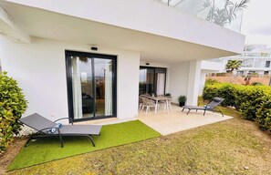 Outdoor dining - Casa Banderas - 2 BR (6p) - Pool view & mountains - La Cala De Mijas (Cala de Mijas)