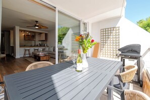 Outdoor dining - Water Club Ocean Luxe (Cape Town)