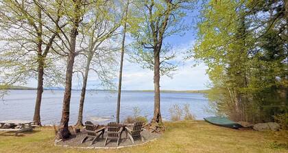 Lake Front, Pet-Friendly Cabin with Canoe and lake views