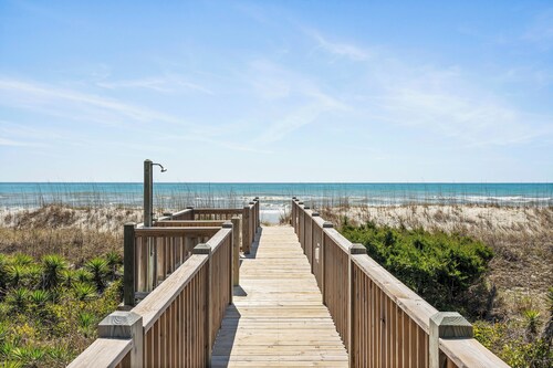 Ocean View Top Floor Condo | Pool | Easy Beach Access | Ocean Reef