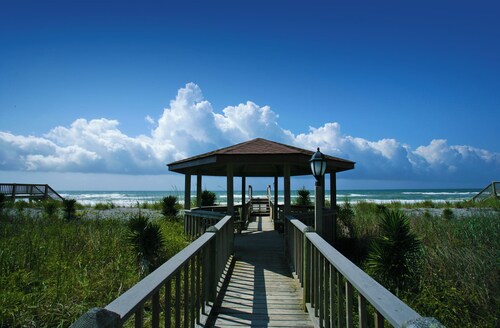 Ocean View Top Floor Condo | Pool | Easy Beach Access | Ocean Reef