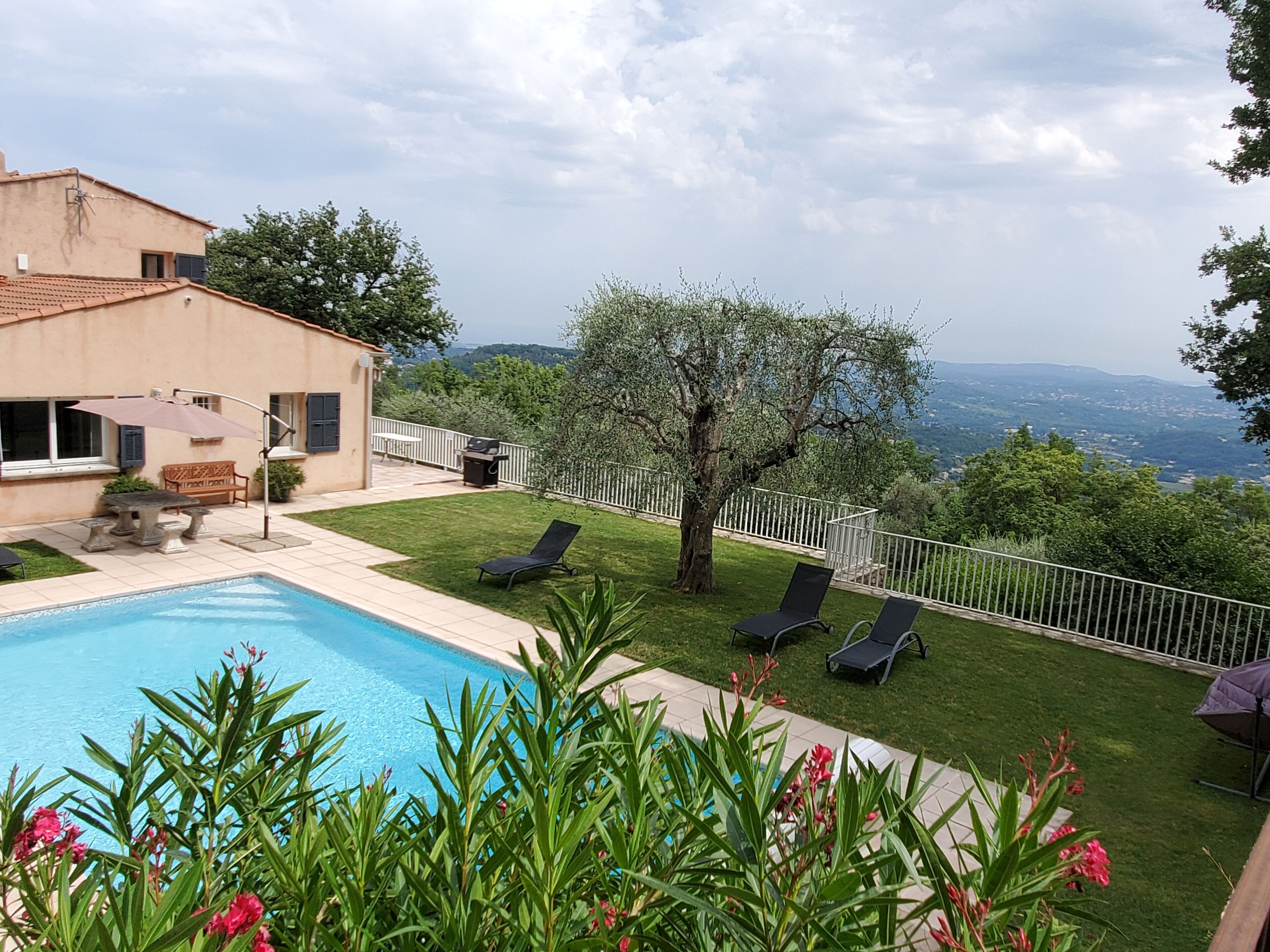 Piscina all'aperto, una piscina riscaldata