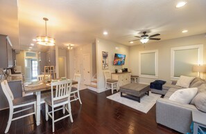 TV - Downtown Delight by Prime 210, Vibrant San Antonio FIESTA Charm! New Listing (San Antonio)