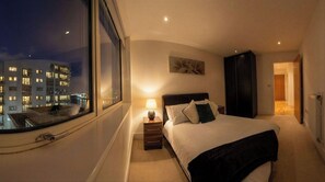 2 bedrooms, iron/ironing board, WiFi, wheelchair access - Greenwich Apartment Near Cutty Sark and Paid Parking (London)