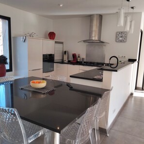 Private kitchen - Charming family house 6 pers XL pool Saubion near Hossegor & Seignosse  (saubion)