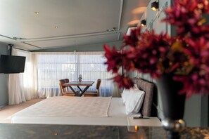 Chambre Quadruple Familiale, plusieurs lits, climatisation, vue ville