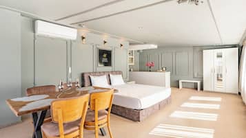 Family Quadruple Room, Multiple Beds, Air conditioning, City View