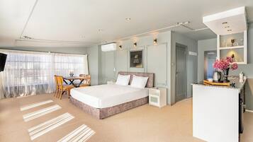 Family Quadruple Room, Multiple Beds, Air conditioning, City View