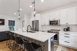 Private kitchen - Charming Carriage House Near 30A Beach Access & Pool | Bonheur Vacations (Inlet Beach)