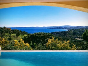 Outdoor pool - Villa with breathtaking view of the Gulf of St-Tropez 5 mins from the sea and shops (Roquebrune-sur-Argens)