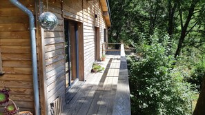 Exterior detail - House Chalet isolated in the forest (Lespinassière)