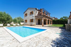 Outdoor pool - Villa Dorotea - 8 Persons, 4 Bedrooms, Barbecue, Private Pool (Butkovići)