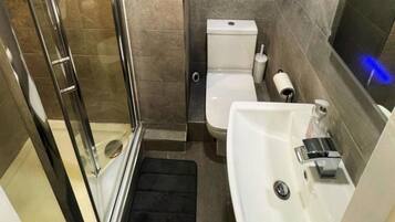 Chambre Double Confort, non-fumeurs, salle de bains privée | Salle de bain