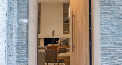 3BR Ensuite Luxury Home · Walk to Beach · Parking · Athenian Riviera