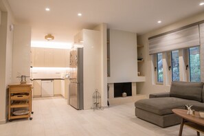 Smart TV, fireplace
