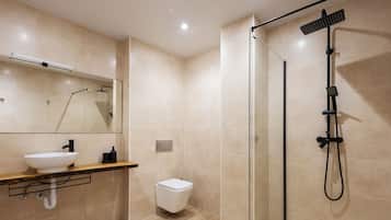 Comfort House, Mountain View | Bathroom | Towels, soap, shampoo