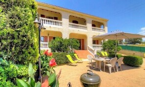 Outdoor dining - Charming house with terrace and view in Appietto (Appietto)