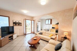 TV - Charming house with terrace and view in Appietto (Appietto)