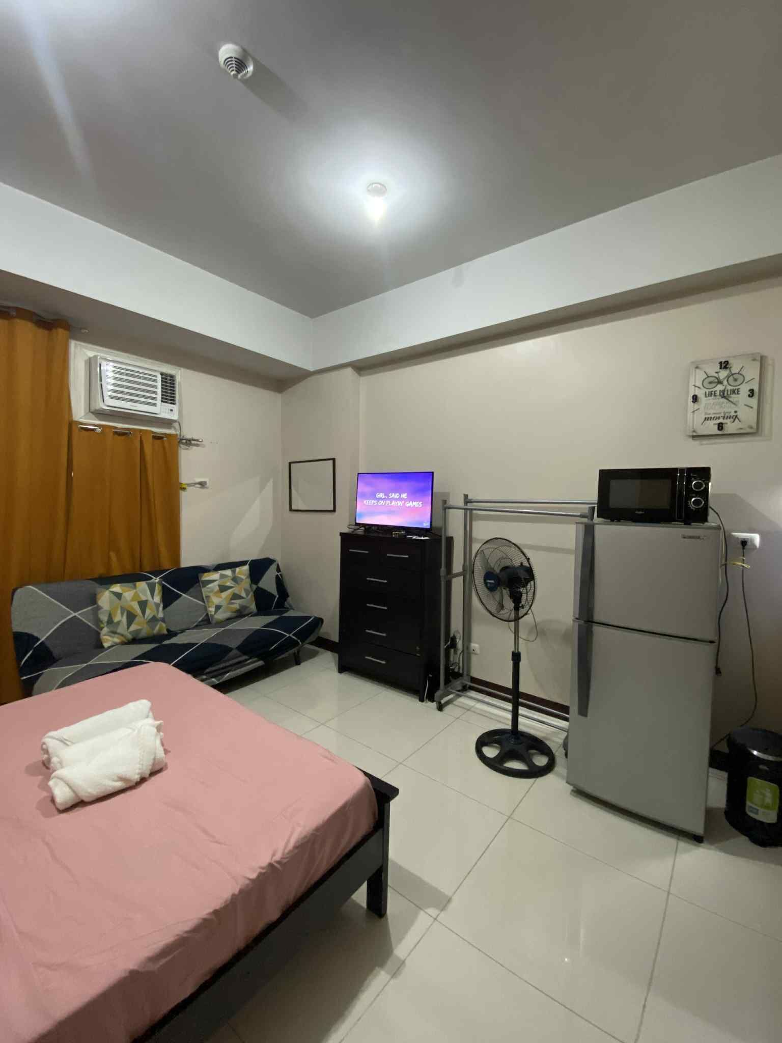 1 dormitorio, tabla de planchar con plancha, wifi y ropa de cama