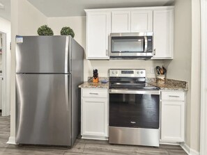 Private kitchen - Charming 3-bedroom house in perfect Cape Coral with AC (Cape Coral)